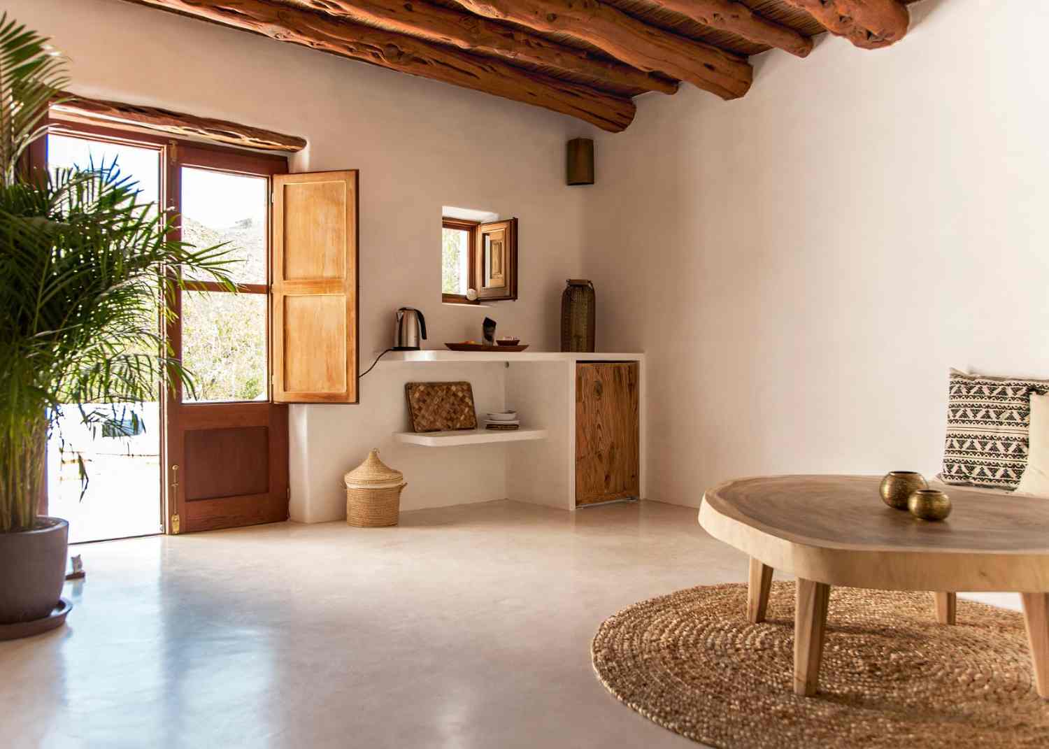 Ce este stilul mediteranean și care sunt principalele sale caracteristici în designul interior